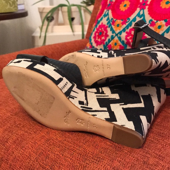 Longchamp Platform - Picture 3 of 6